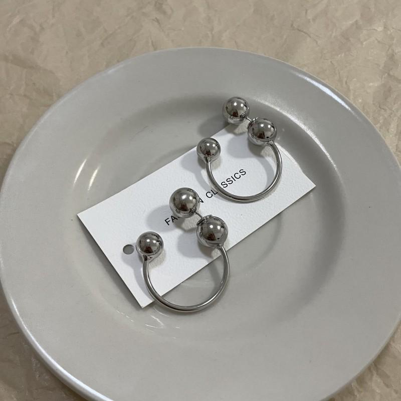 French Retro Metal Bead Earrings: Trendy, Stylish, and Fashionable Design