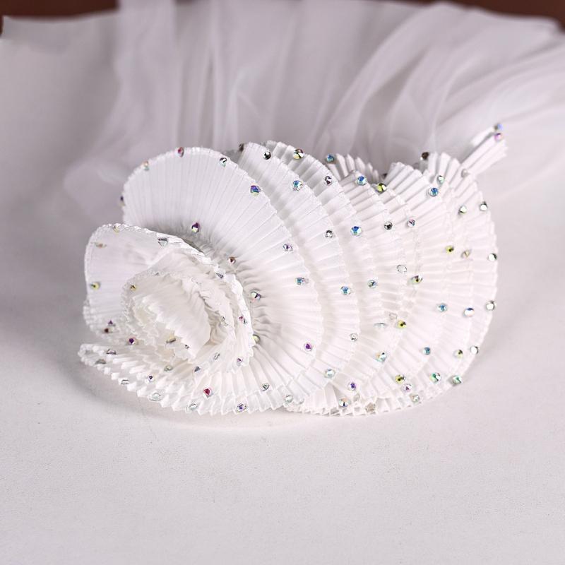 Fingertip Length Bride Veils with Flower Hairband Design for Elegant Bride Church and Outdoor Wedding Ceremony Dressingup