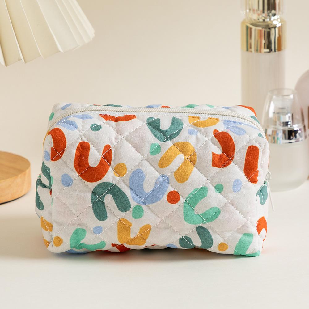 Lipstick Storage Bag Compact Travel Makeup Case Floral Makeup Bag Quilted Makeup Pouch For Everyday Use Gift