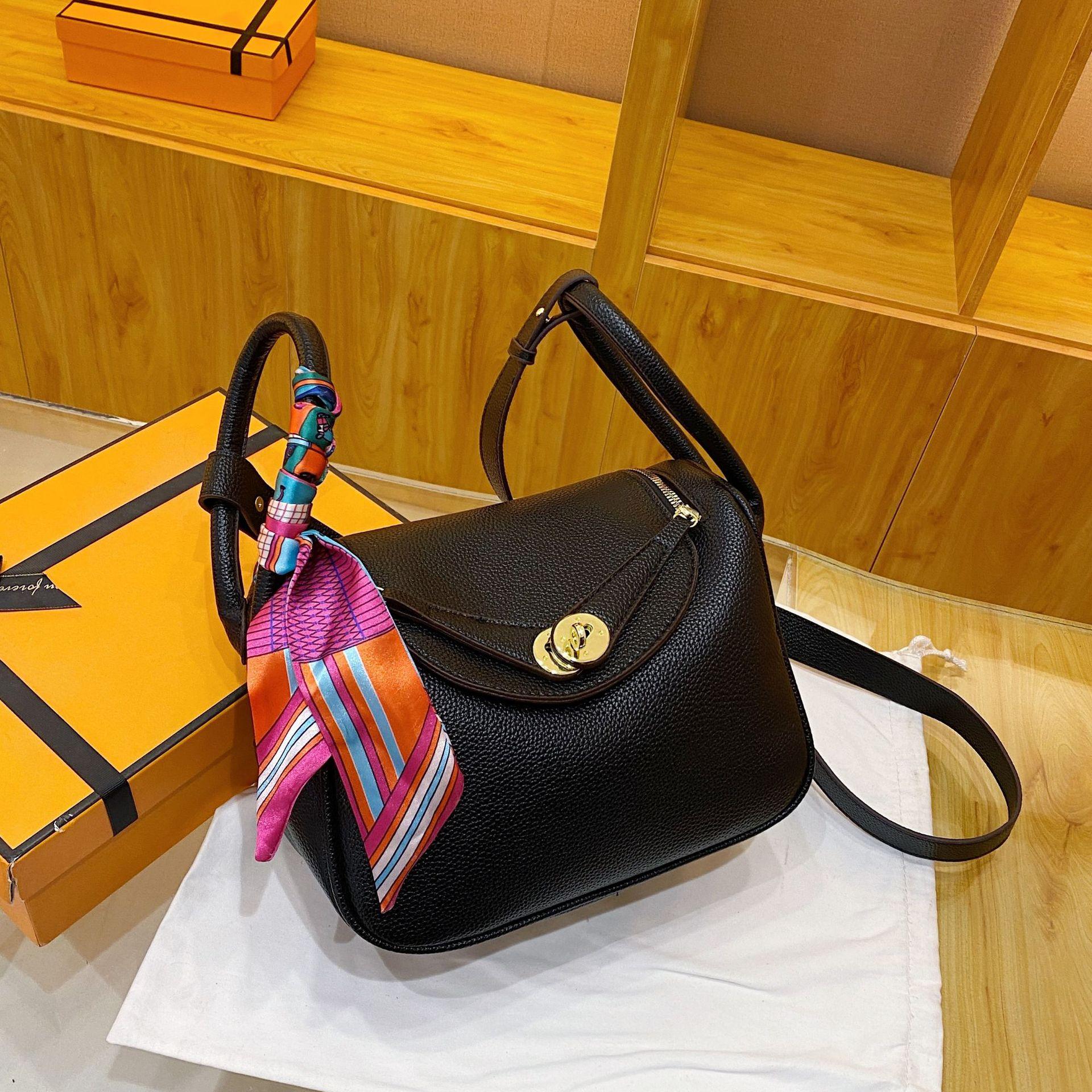 Large bag, large capacity, high-end classic versatile fashion single room messenger women s bag