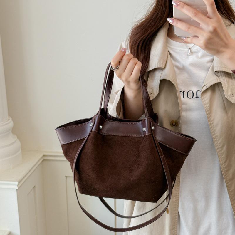 2026 Women's Retro Suede Tote: Large Capacity, Versatile Single Shoulder Bag for Autumn/Winter Commuting