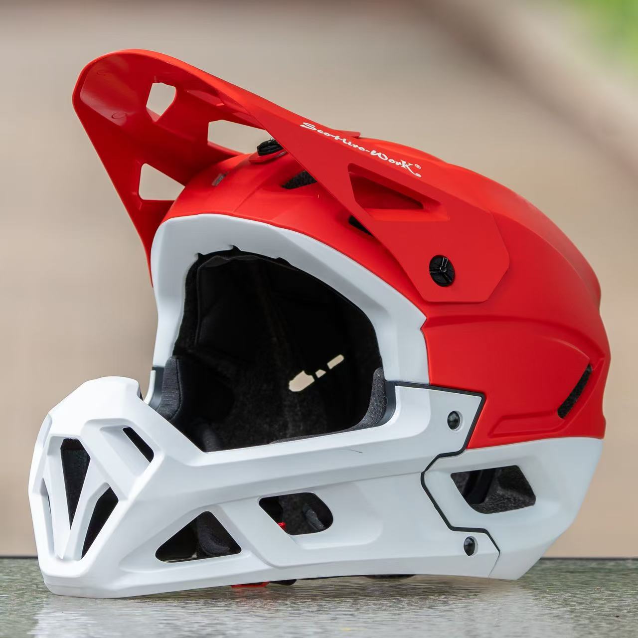 

Scorpio mountain bike bike full helmet cycling helmet off-road forest locomotive children men and women DH downhill light gallop M