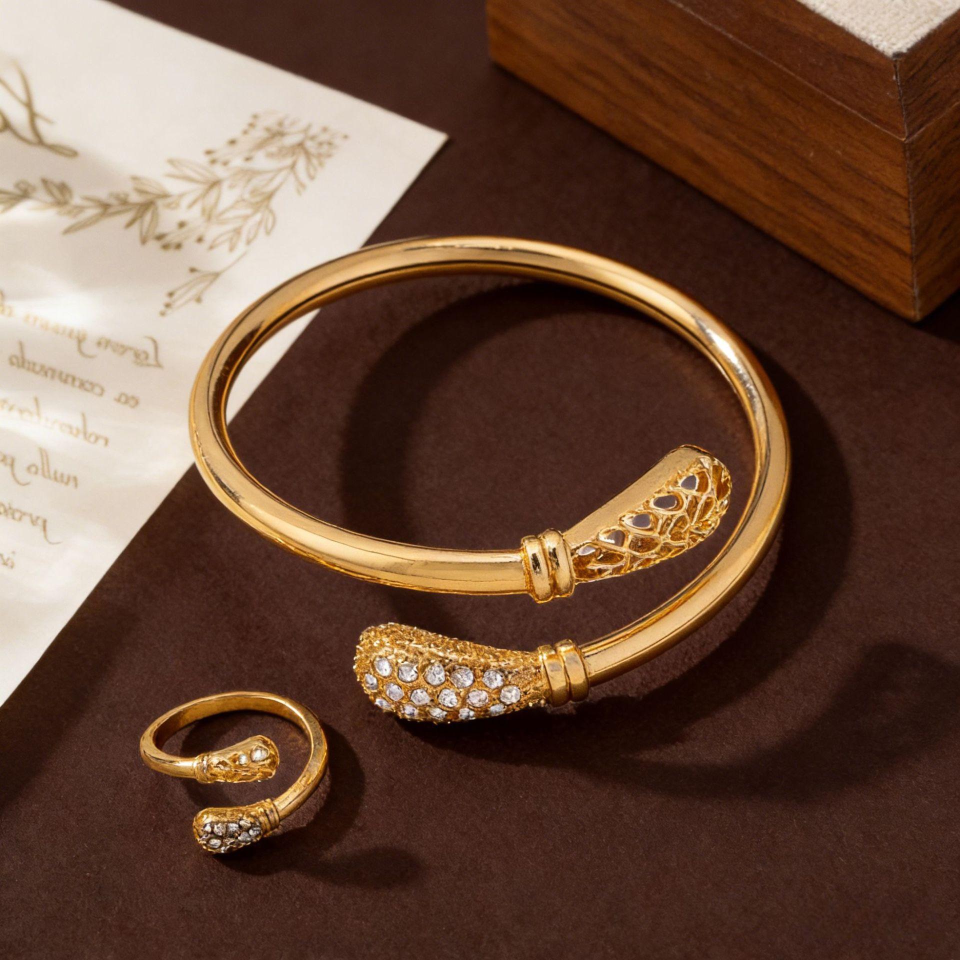 Light Luxury Temperament Diamond-Encrusted Hollow Bracelet Versatile Premium Ring Niche Simple Bracelet Set золотой