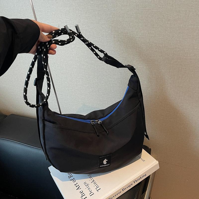 Niche design bag women's 2025 autumn new trendy versatile nylon cloth shoulder armpit bag Internet celebrity hand bag