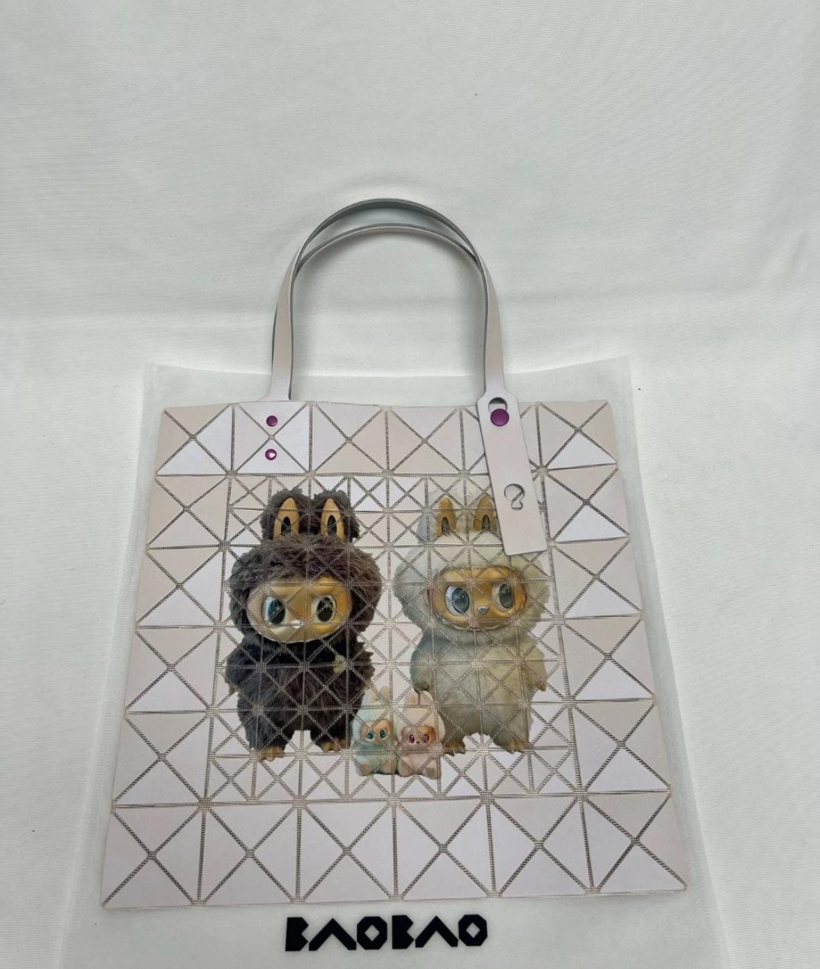 

Labubu geometric diamond grid shoulder bag, hand-held tote women s bag CLE 34*34