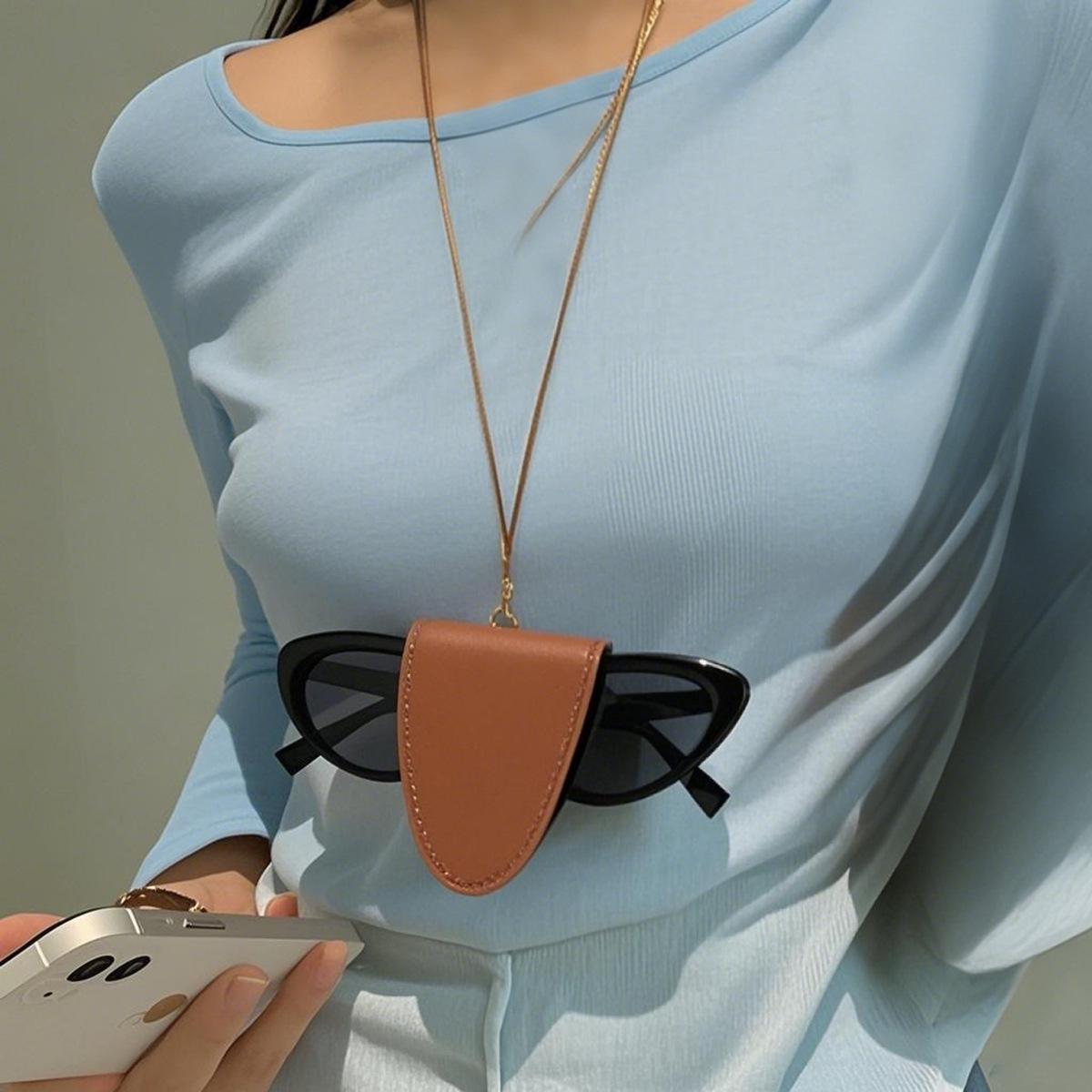 

Магнітний затискач для окулярів та сумка для зберігання: Незамінний дорожній аксесуар для запобігання втраті, підвішування та фіксації сонцезахисних окулярів.