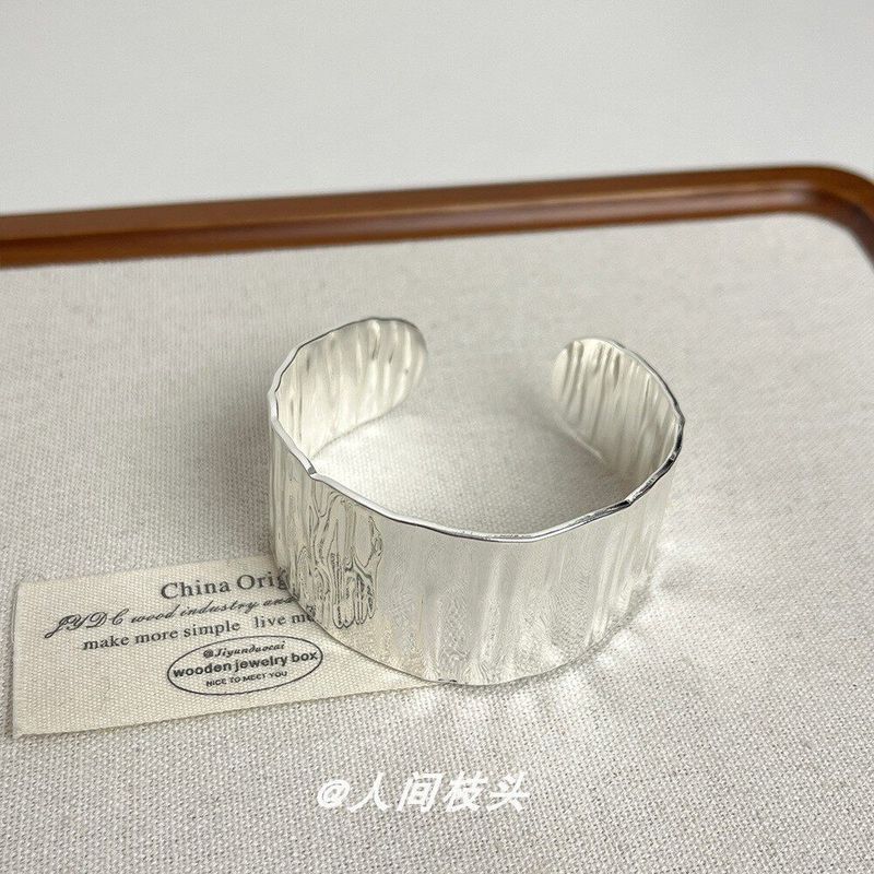 Curved Wide Version Smooth Opening Bracelet Female Special Interest Light Luxury Fancy European and American Couple Bracelet Armband Bracelet