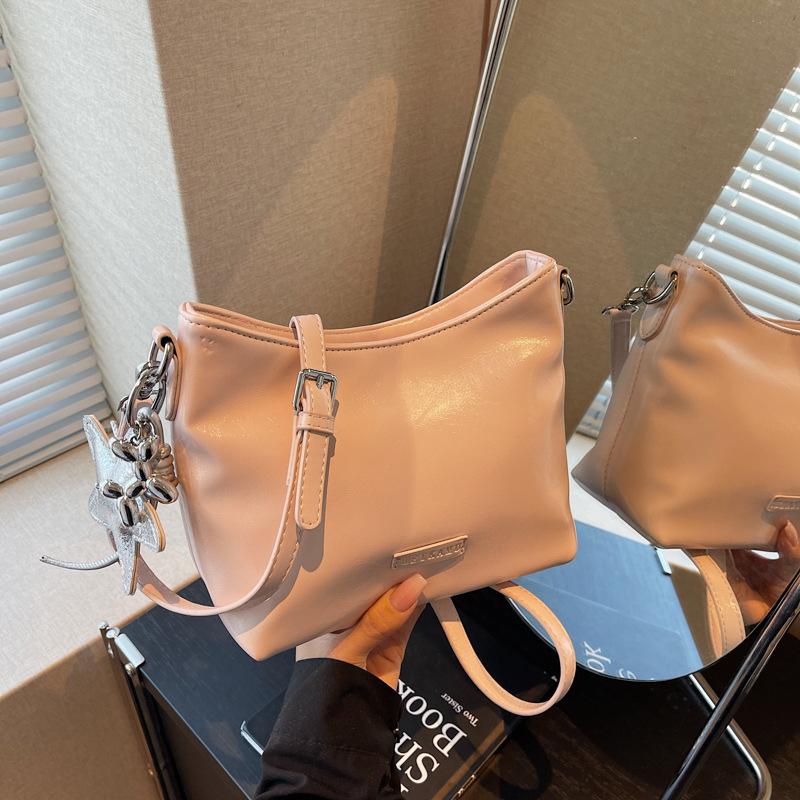 Today's popular small bags for women's new autumn and winter retro versatile messenger bags single shoulder underarm bucket bags