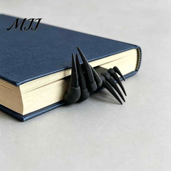 Dark Style Desktop Ornament Creepy Demon Claw Resin Bookmark, 3D Devil Hand Horror Artistic Desk Display Decor Gothic Halloween Indoor Decoration for