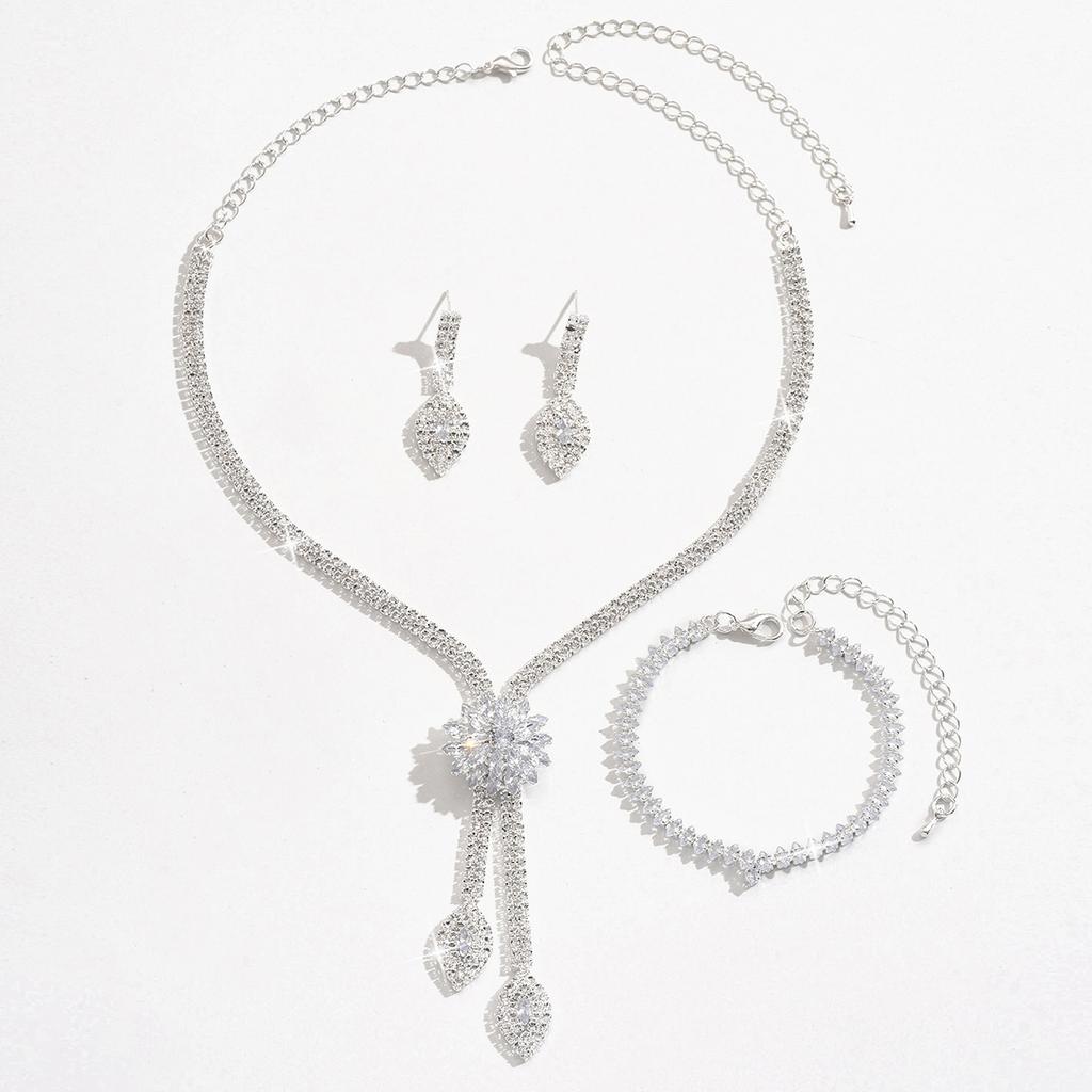 2026 European and American Flower Zircon Necklace Light Luxury Bridal Jewelry Wedding Jewelry Set Banquet Accessories