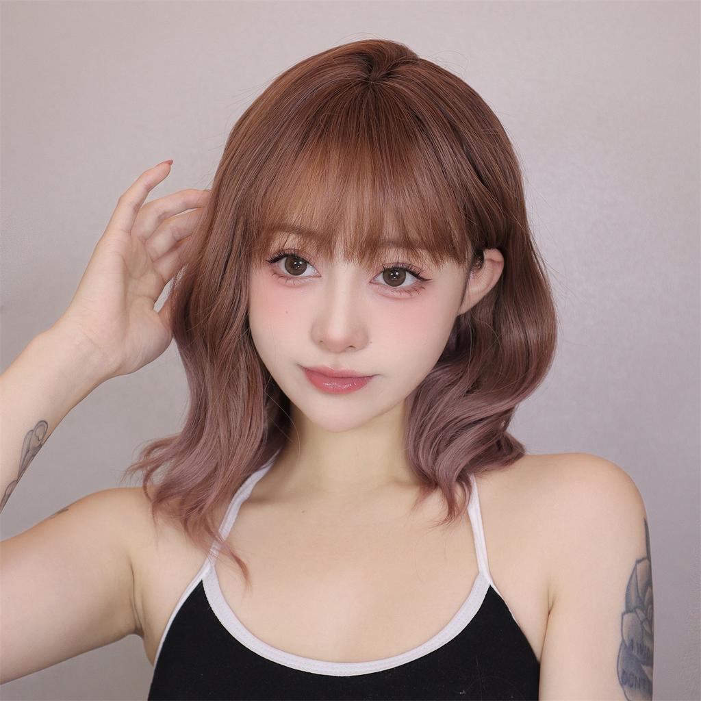 Short Wavy Bob Synthetic Wigs with Bangs Light Pink Brown Lolita Cosplay Wig for Women Daily Party Heat Resistant