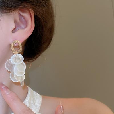 Yousheng 1 Paire Boucles d'Oreilles Pendantes Femme Coquillage Rond Pompon Décor Longues Boucles d'Oreilles Clous Femmes Accessoires pour Rendez-vous Banquet Fête de Danse