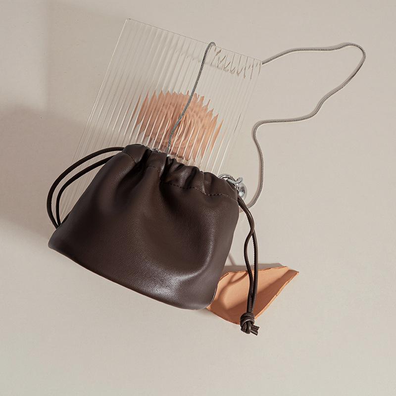 Niche Personality Drawstring Bucket Bag for Women's Retro Chain Leather One-shoulder Crossbody Bag Large Capacity