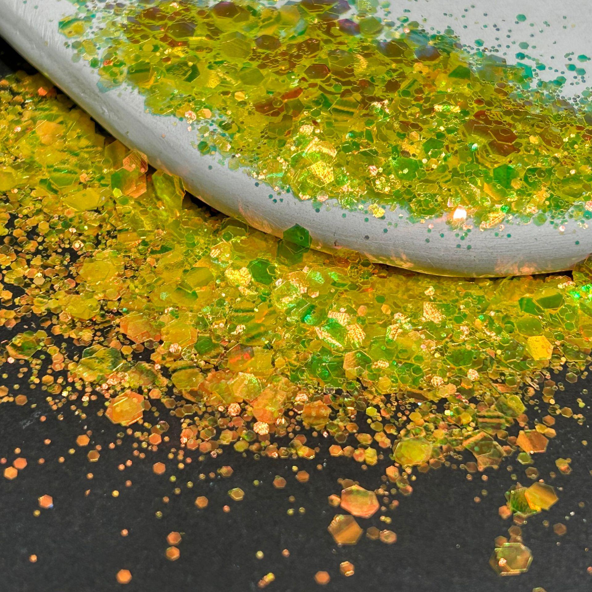 

Устойчивая к растворителям радужная глиттерная пудра для осенне-зимнего нейл-арта и декора для рукоделия. 50g