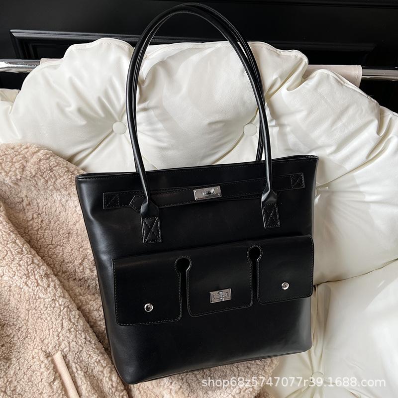 Portable large-capacity fashion tote bag 2025 winter new simple casual shoulder bag feeling versatile women's bag explosion