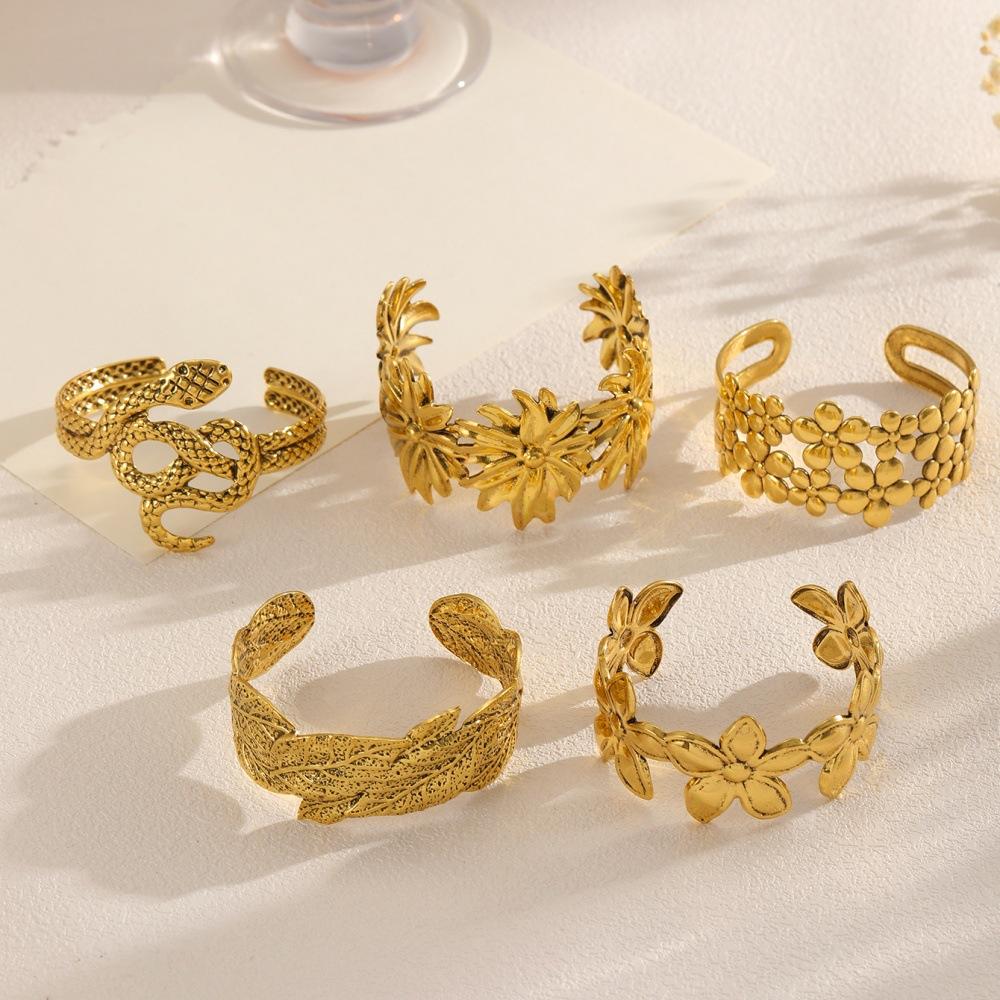 European and American fashion boasting bracelet design sense snake-shaped women's bracelet flower light luxury arm ring jewelry