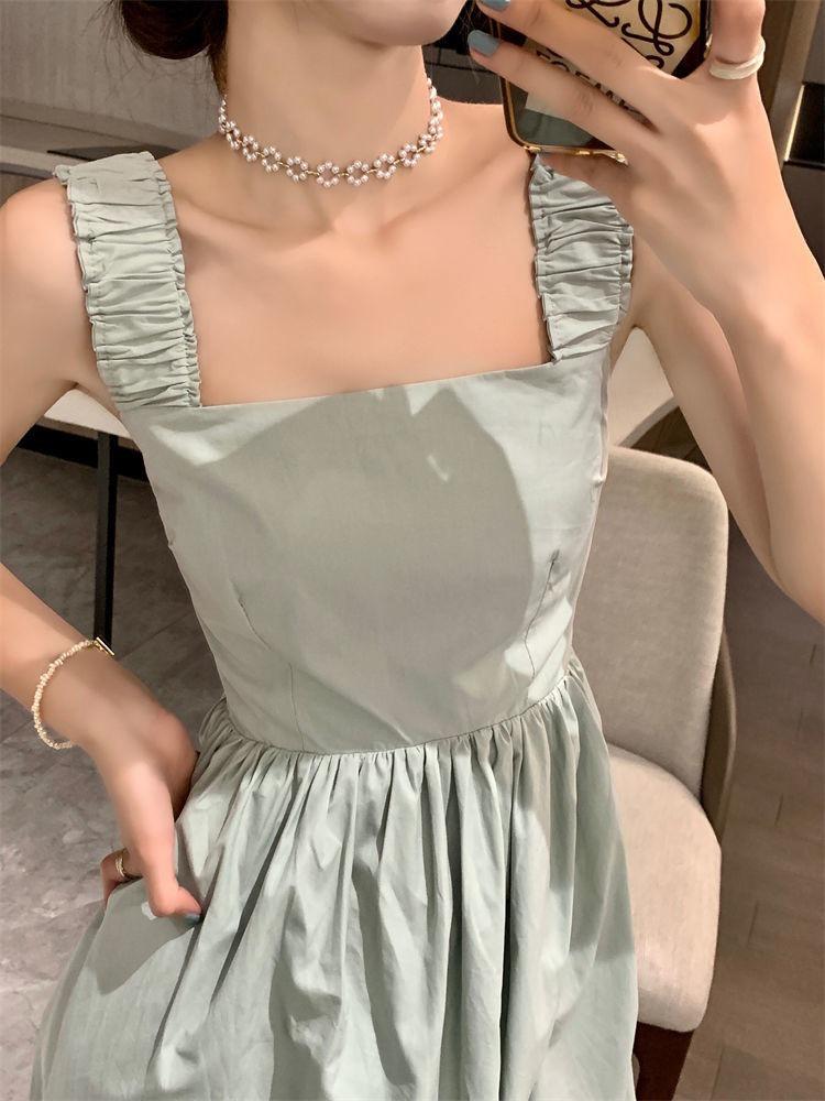 Petite 2024 French Square Neck Suspender Dress: Summer Waist-Cinching, Slimming, Niche Design for Women’s Elegant Style.