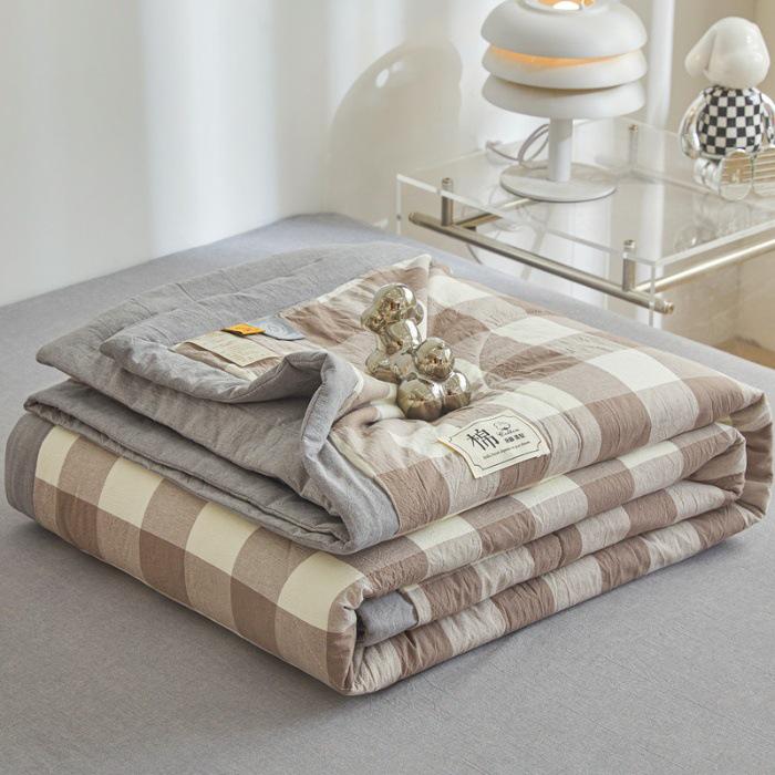 Class A Xinjiang Cotton Summer Quilt - Water-Washed, MUJI Style, Air Conditioning Thin Quilt, Machine Washable, Dormitory-Ready.
