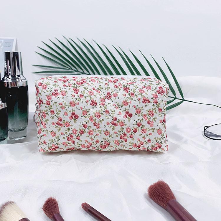 Cotton Floral Makeup Bag With Breathable Design For Daily Use