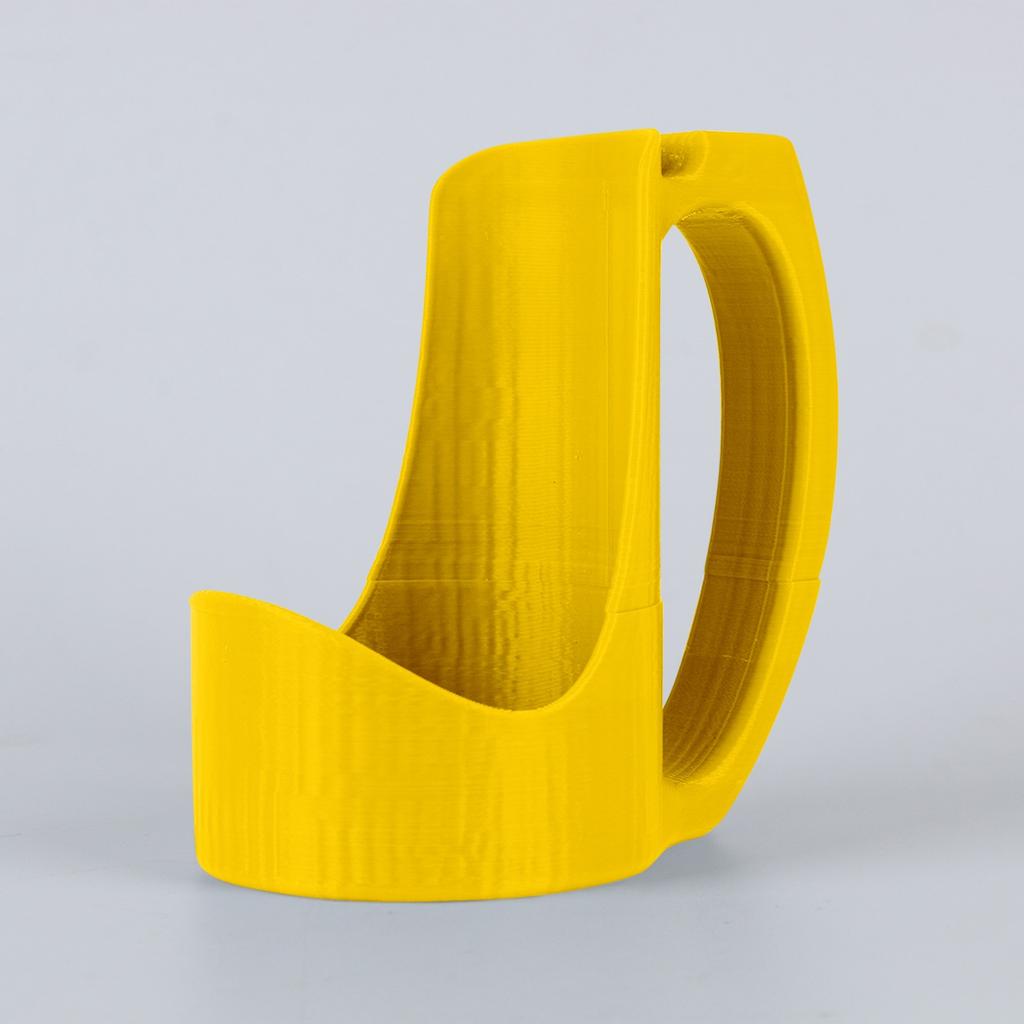 Plechovky, kelímky na vodu a stojany na madla vytištěné na 3D tiskárně pro každodenní použití