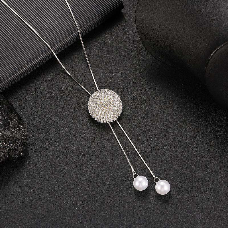 Luxury Non-Fading Korean Fashion Sweater Necklace: Autumn/Winter Women's Niche Design Pendant