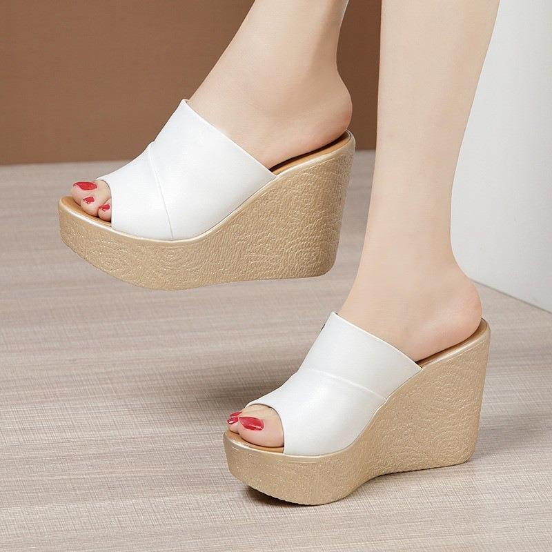 Keilabsatz-Slipper Damen Sommer neu Muffin dicker Boden Mode Ein-Wort-Schleppschuhe High Heel coole Slipper