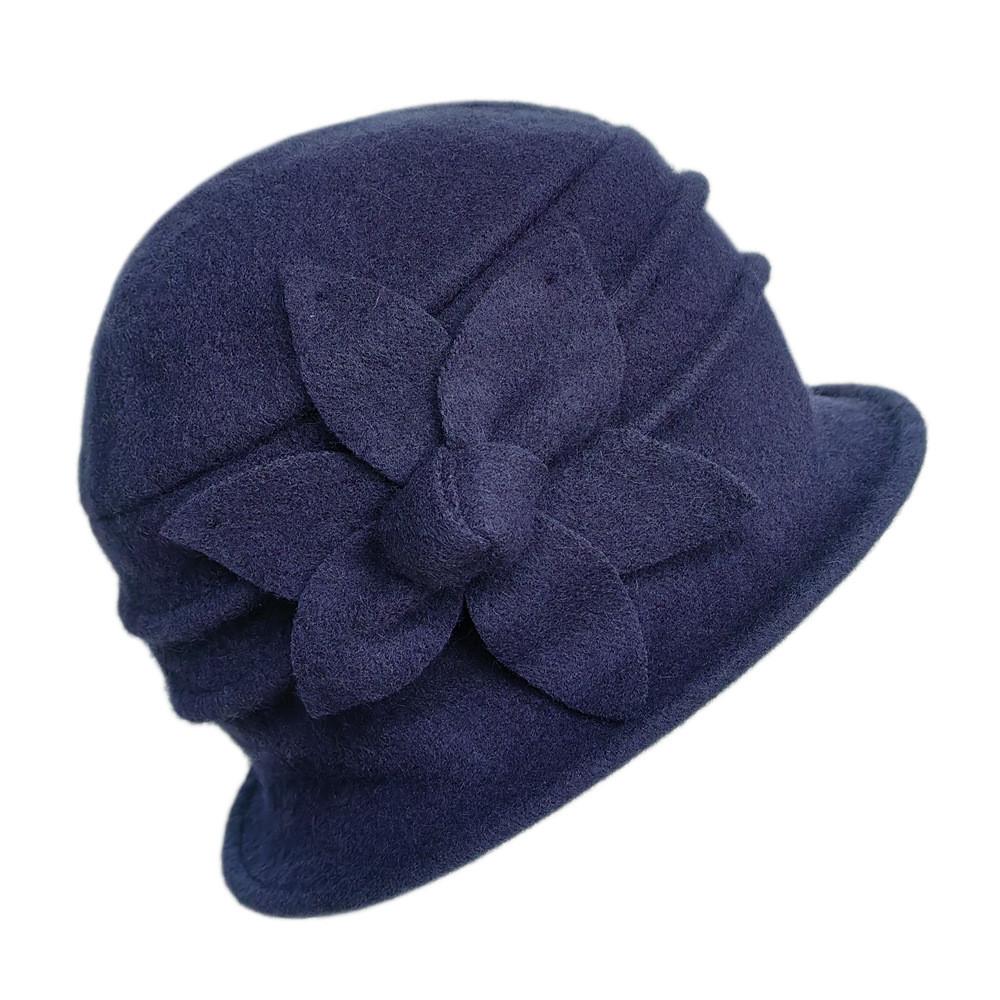 Wollbarett für Damen mit floralen Verzierungen Wintermode für Erwachsene mittleren Alters