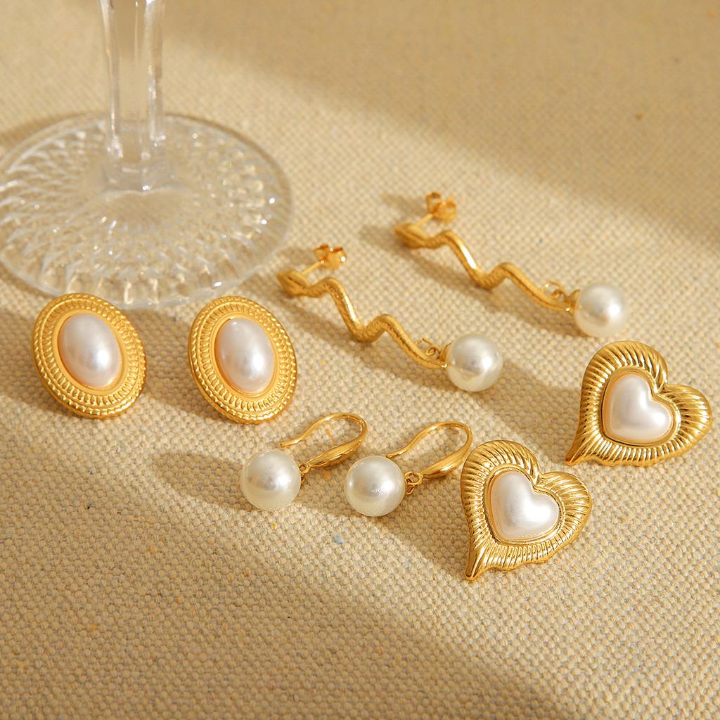 Gold-plated Heart Pearl Stud Earrings, Instagram Style French High-end Gold Snake Titanium Steel Earrings for Women