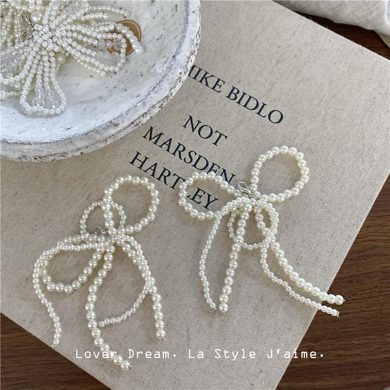 1Pair Bowtie Pearl Flower Shoelaces Buckle Shoes Charms for Woman White and Silver Shoelace Decoration Clips Shoe Accessoriess