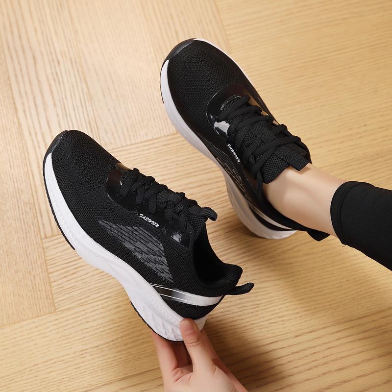 

Versatile women s spring and summer new large-size non-slip flying woven running wear-resistant men s casual sports shoes are lightweight 36