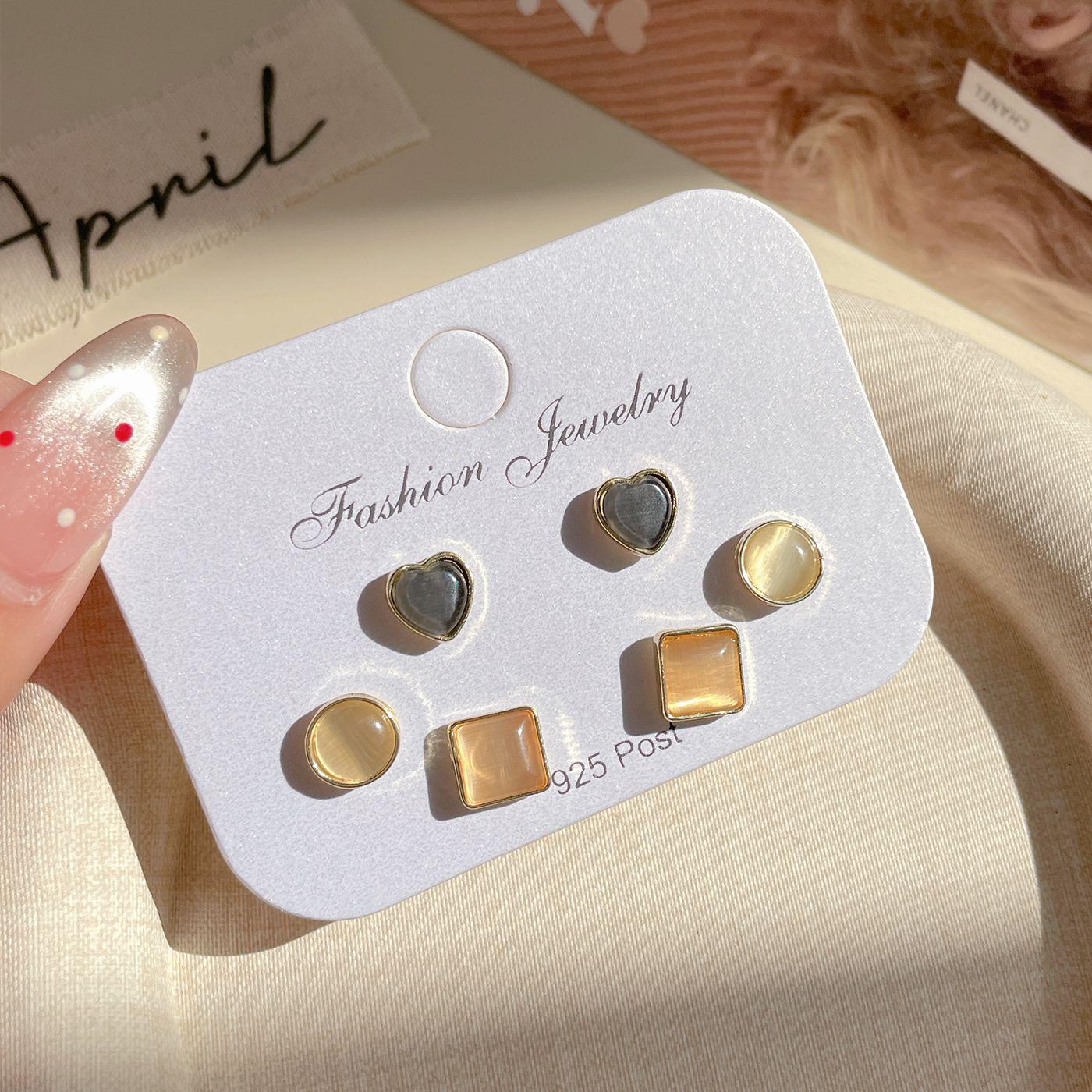 

Retro Geometric Cat s Eye Stone Stud Earrings: Women s Elegant Silver Needle Design for Autumn and Winter