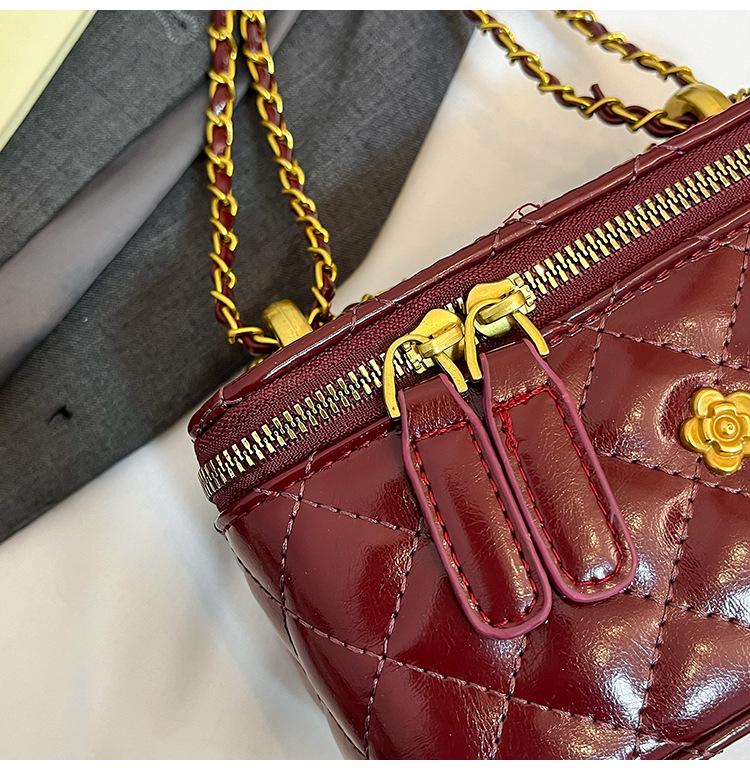 Argyle Embroidered Women's Crossbody Chain Bag - 2025 Spring/Summer Trendy Small Square Bag