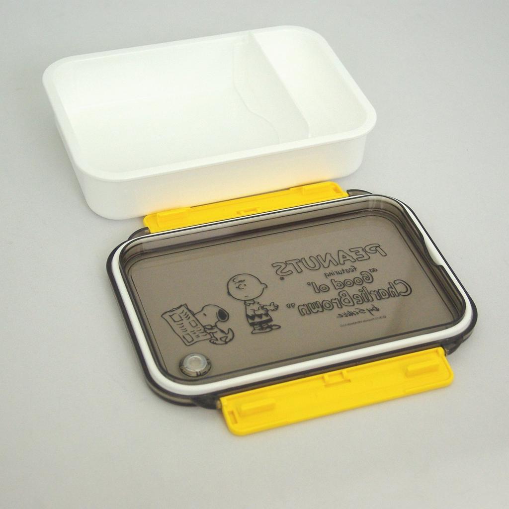 OSK Snoopy Peanuts Lunch Box with Dishwasher and Microwave with Locking Stylish and for Elementary School and Adults & Dividers, 650ml, Safe, Gasket,