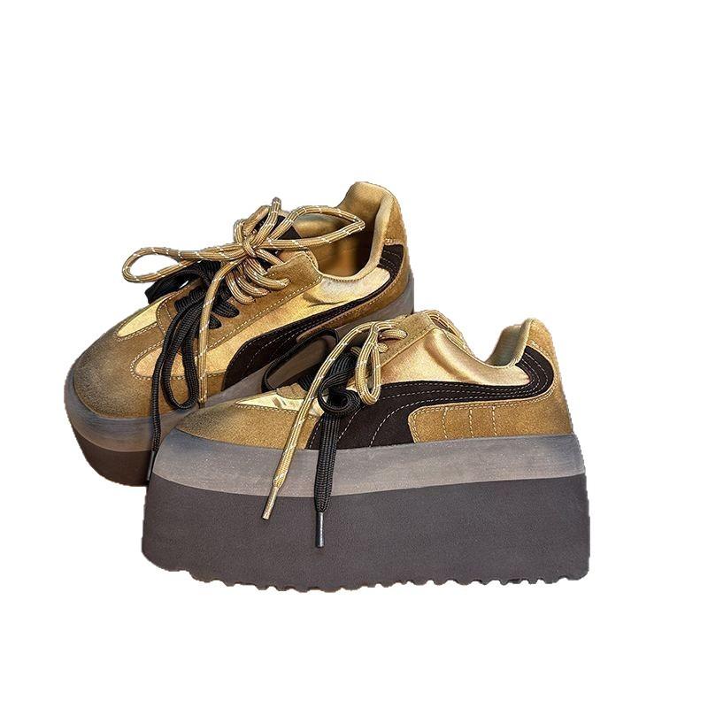 Retro polierte Muffin-Plateauschuhe deutsche Trainingsschuhe Damen neue vielseitige kleine höhenerhöhende lässige Board-Schuhe