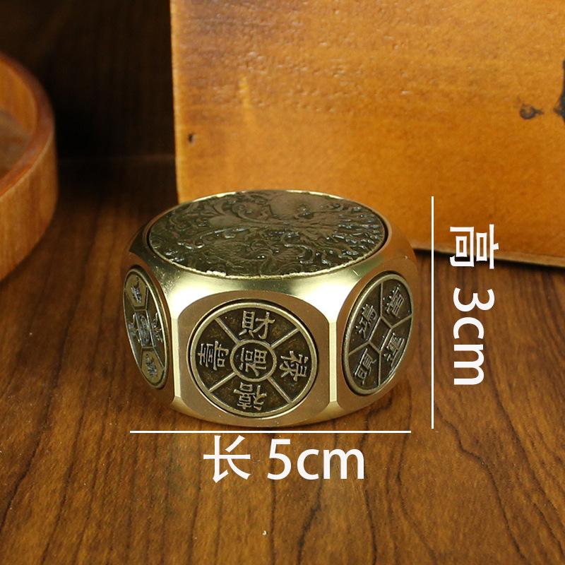 

Eight-sided transfer of money, ten-sided transfer of dragon handles, brass process decompression, Rubik s cube creative engraving, high-end