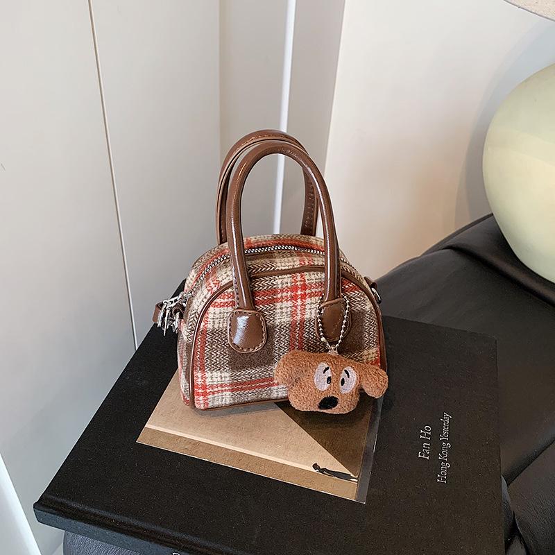 

Hand bag women s new mini fashion shell bag summer niche single shoulder messenger bag коричневый