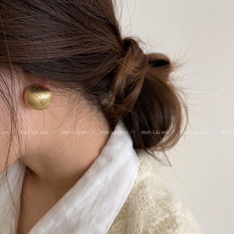 Accessible Luxury Brushed round Elegant Women's Beautiful Metal Stud Earrings