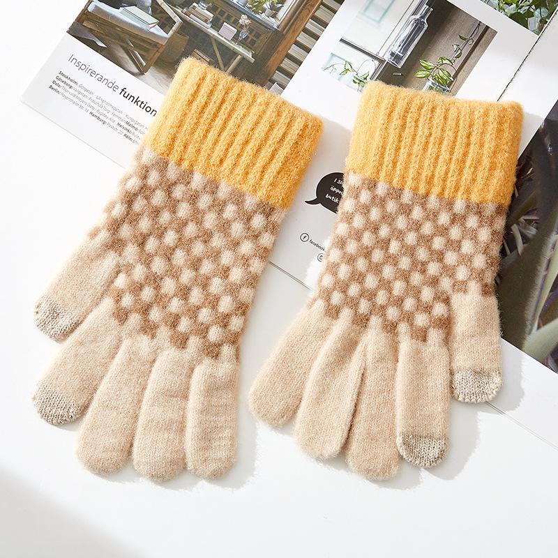2025 New Touch Screen Winter Warm Knitted Gloves Women's Checkerboard Plaid Plaid Color Matching Wool Gloves Wholesale