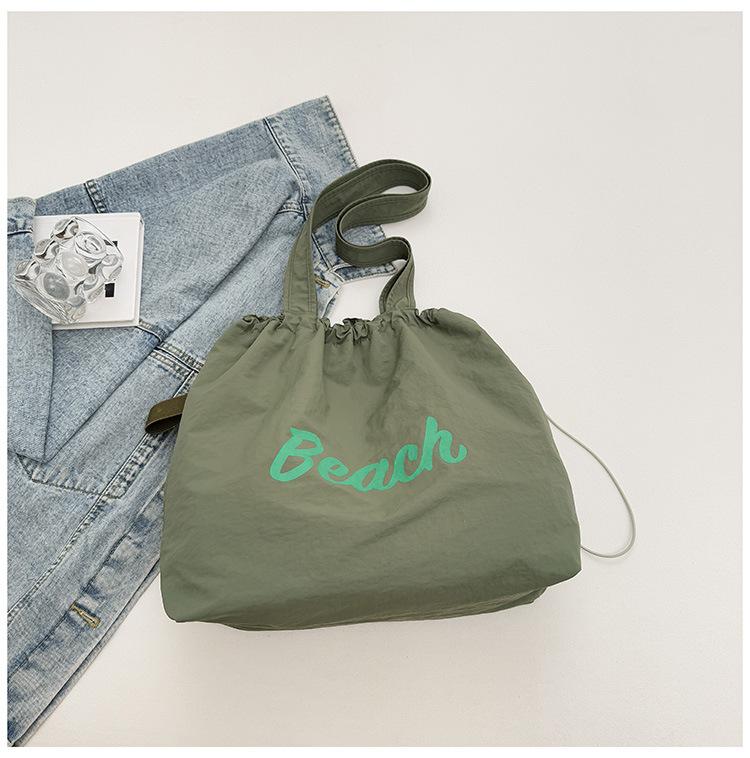 

Spring and summer new fashionable large-capacity shoulder underarm bag female simple commuter student tote bag зелёный