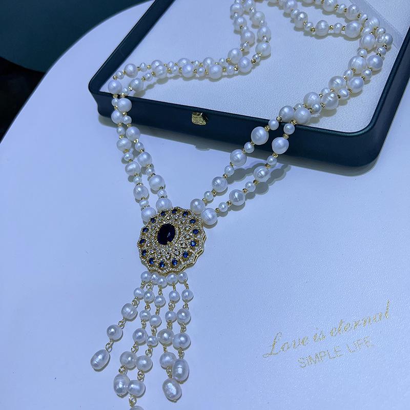 Elegant Multi-layer White Pearl Necklace - Luxurious and Exquisite Design белый