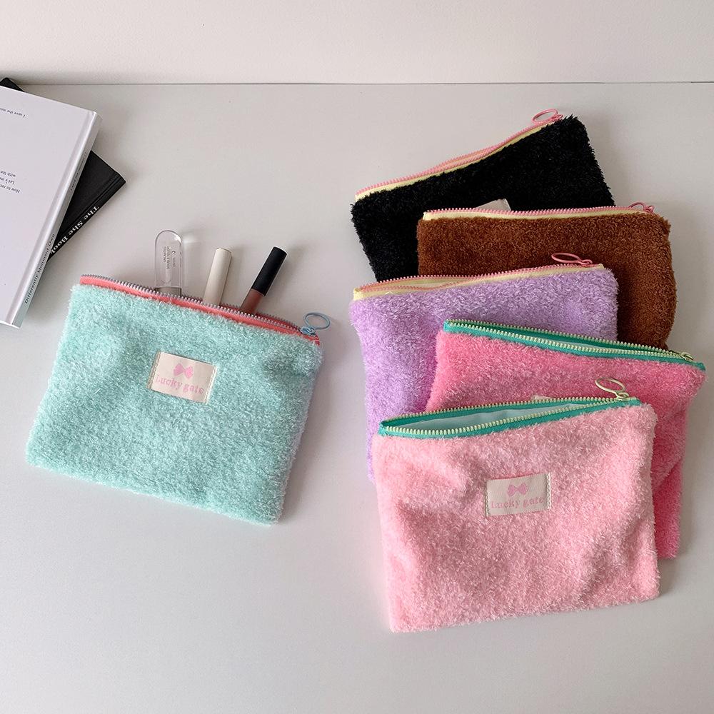 Sac à Maquillage Enveloppe Peluche Coréenne Couleur Bonbon Sac de Rangement Cosmétique pour Filles Sac de Toilette Portable de Voyage Pochette pour Crayons Pochette pour Femmes