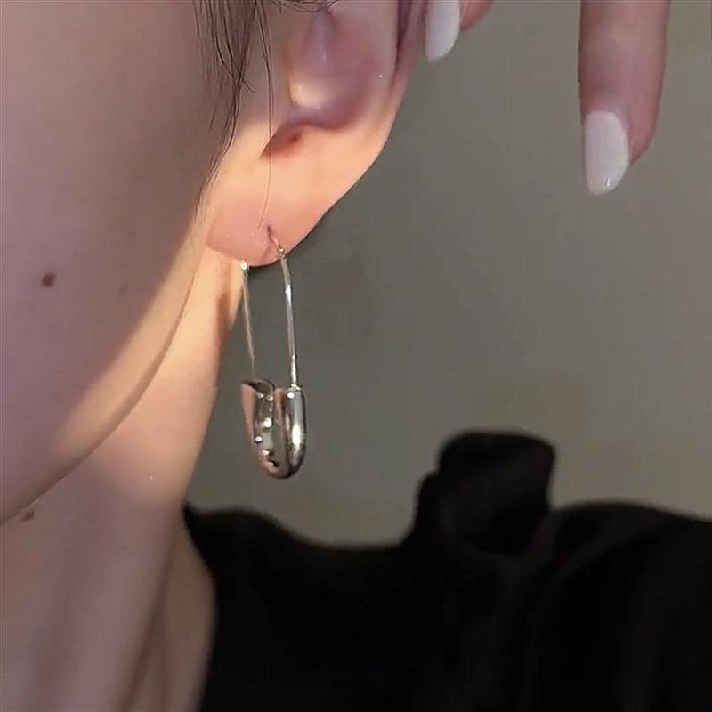 Simple oval pin earrings cold wind personalized earrings ins niche design sense earrings women