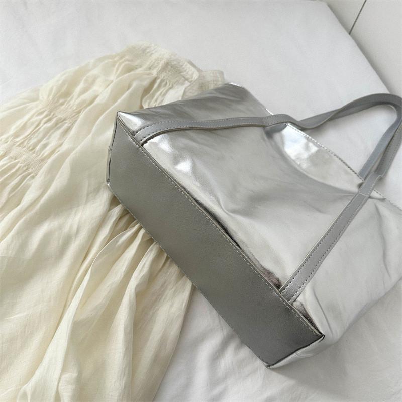 Oversized Womens Tote Bag With Soft Structure And Internal Phone Pocket For Casual Outings