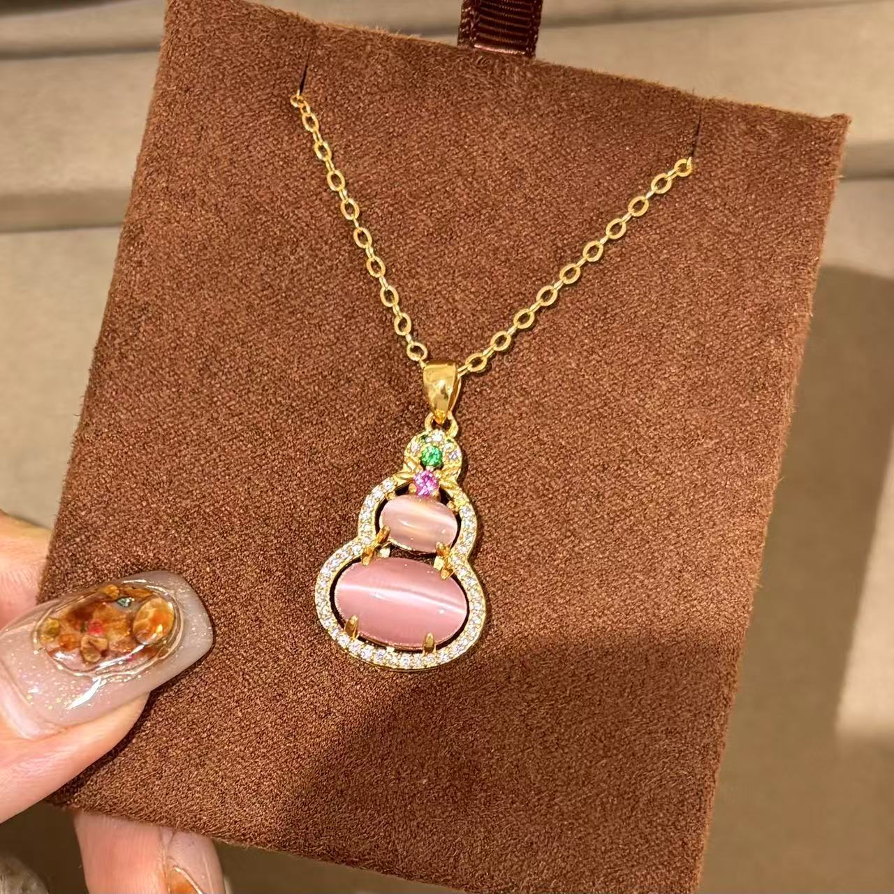 

Vintage New Chinese Style Pink Chalcedony Gourd Necklace, encircled with zirconia, versatile, elegant, and luxuriously designed niche choker.