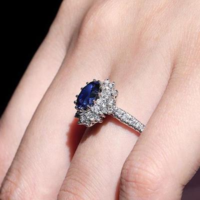 Huitan Hochzeitsjubiläumsring mit ovalem Schliff blauem Zirkonia Luxusschmuck Valentinstagsgeschenk Modische Ringe für Damen