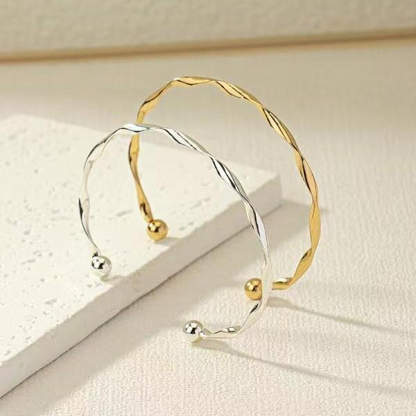 Fashion twist bracelet, simple temperament, niche line design, high-end open bracelet