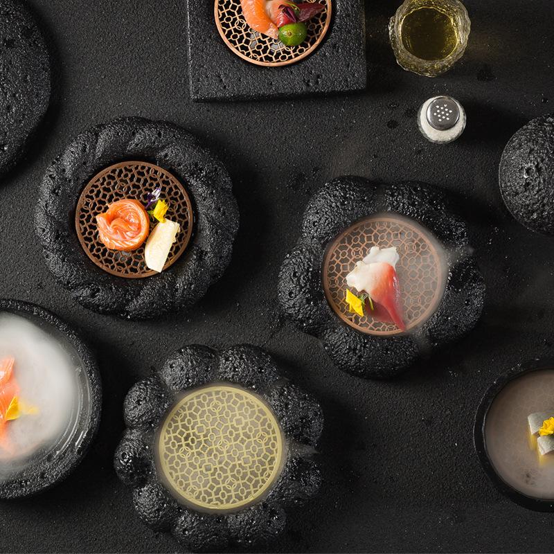 Kreativní japonské molekulární cuisine Nádobí Představeno Mísa talíř ve tvaru meteoritu Koncept se suchým ledem Západní talíř Prémiový tác
