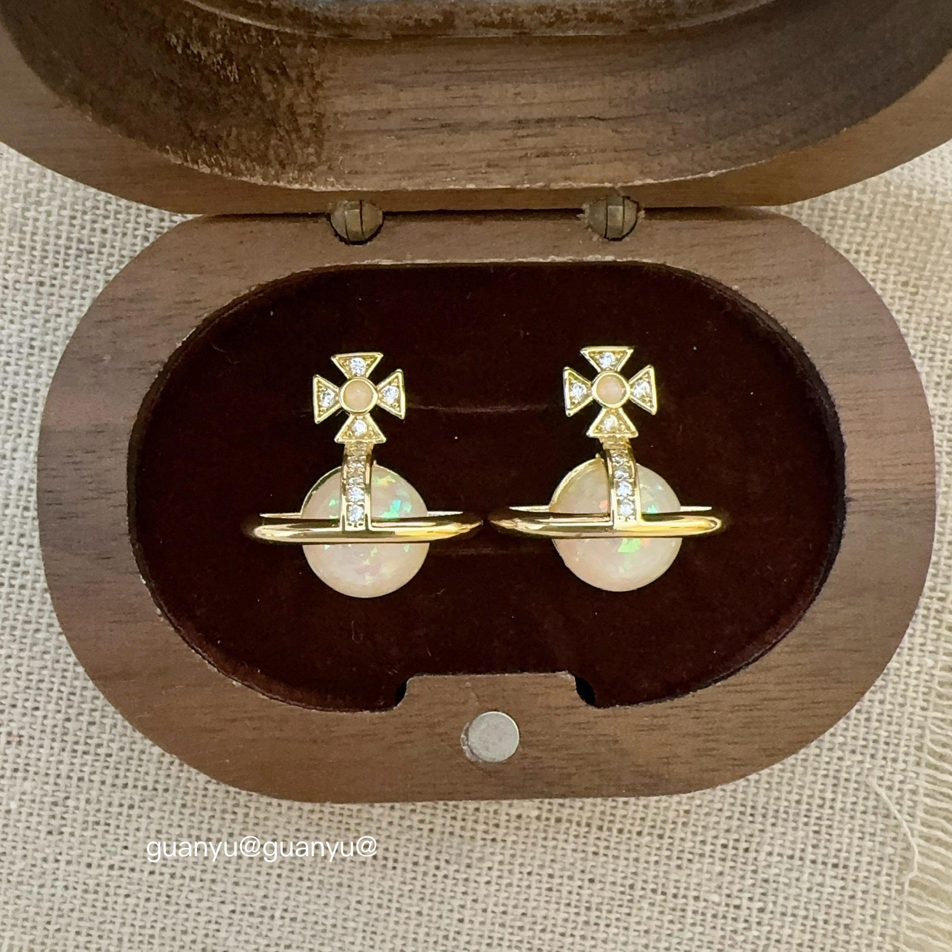 

Элегантные серьги Сатурн с цирконом: Стильный, Роскошный Дизайн, Универсальный и Милый