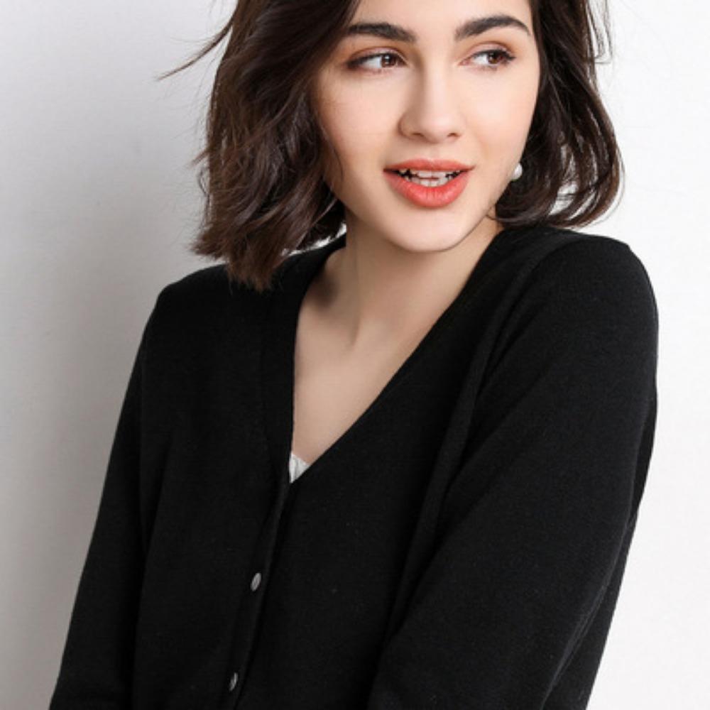 A New Style of V-neck, Thin Cardigan and Short Knitted Women's Coat with A Spring and Autumn Knitted Sweater As The Base