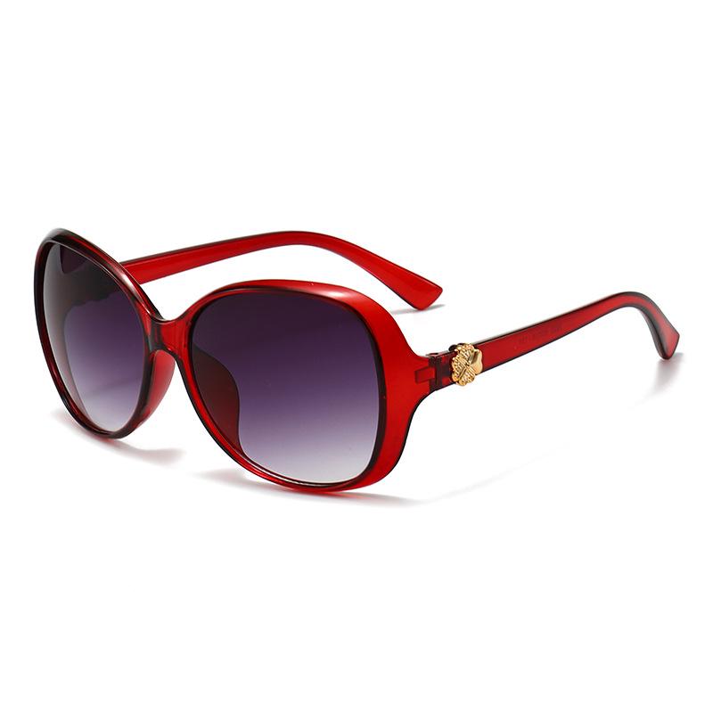 Elegant Gradient Lens Sunglasses for Women - European & American Street Style, Fashionable Face-Slimming Design.